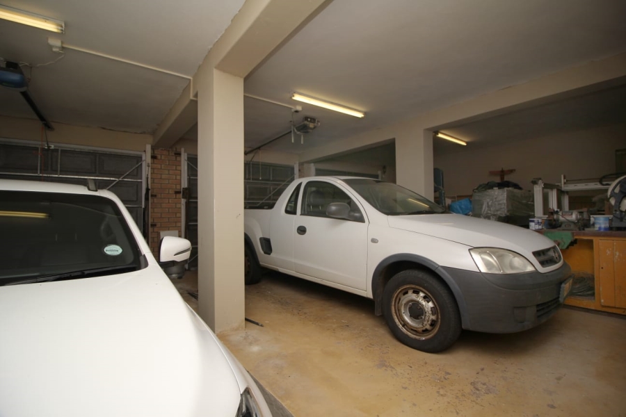 5 Bedroom Property for Sale in Village On Sea Western Cape